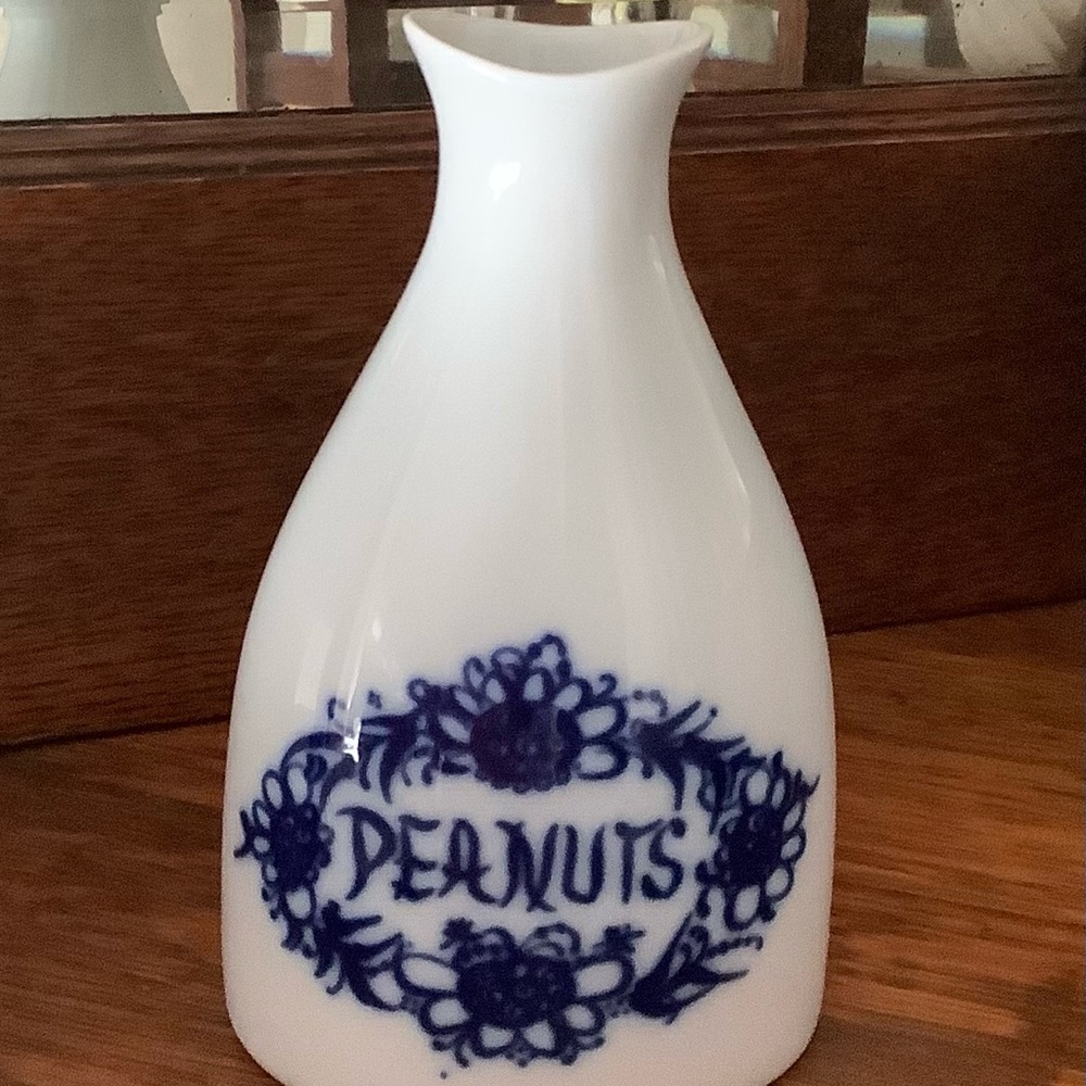 Porsgrund Porcelain peanut shaker -4A